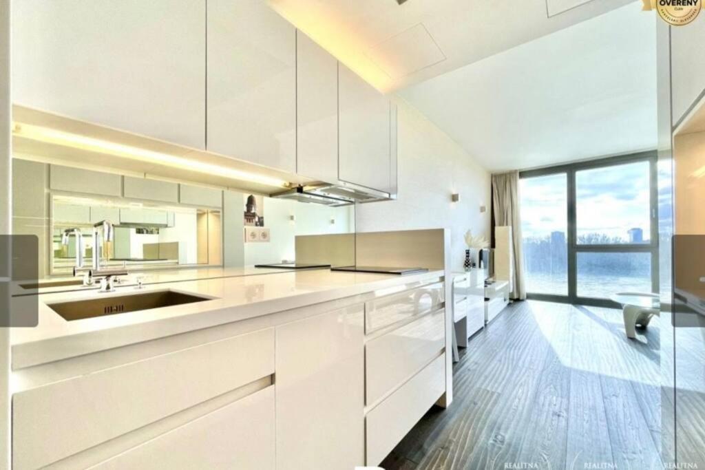Eurovea Cozy Studio Appartement Bratislava Buitenkant foto