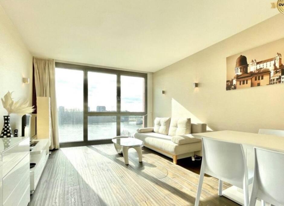 Eurovea Cozy Studio Appartement Bratislava Buitenkant foto